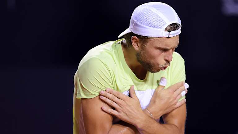 Muller snapped a three-match losing streak (two at tour level).